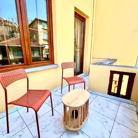 In A Digital Nomad House 107 * Istanbul